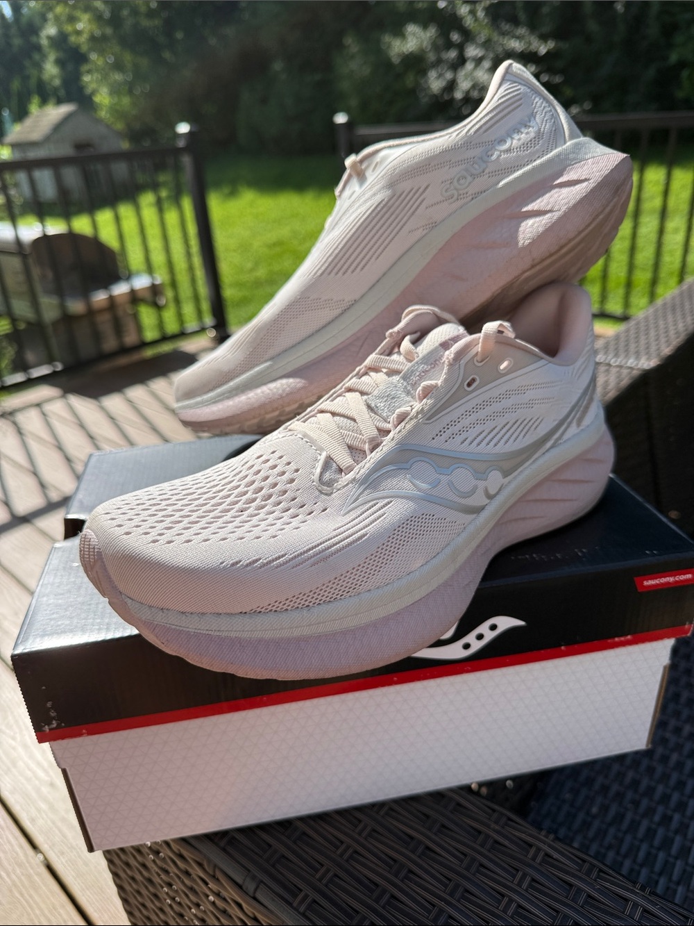 Saucony Ride 18 Women's size 9.5 Running Shoes Sneakers